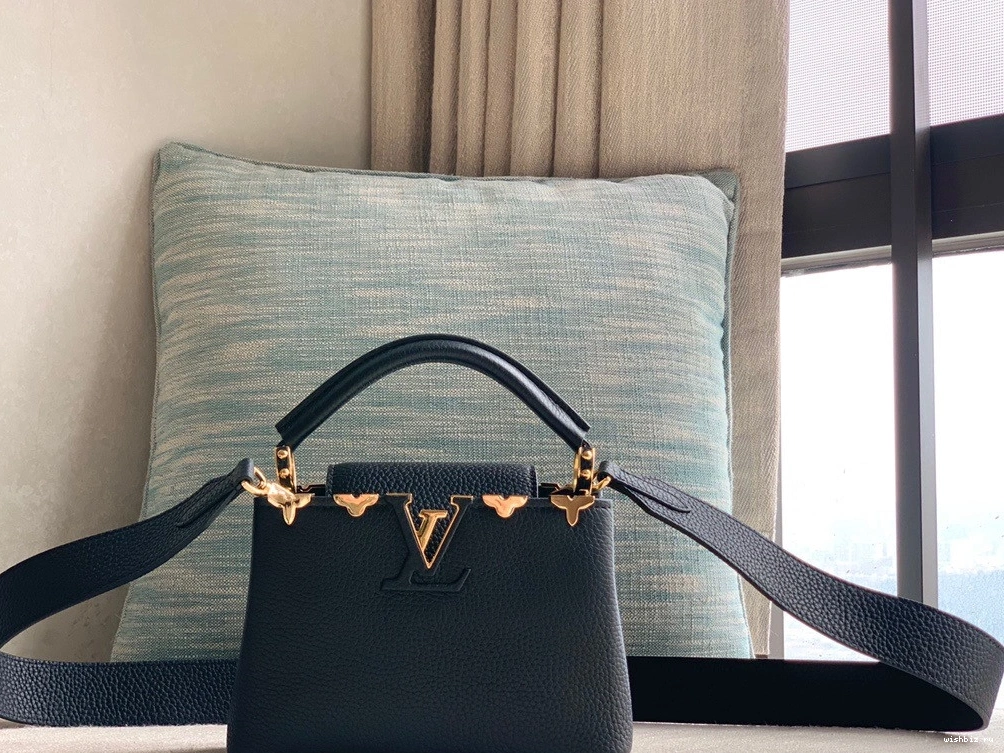 WIS MINI LOUIS CAPUCINES VUITTON 1121